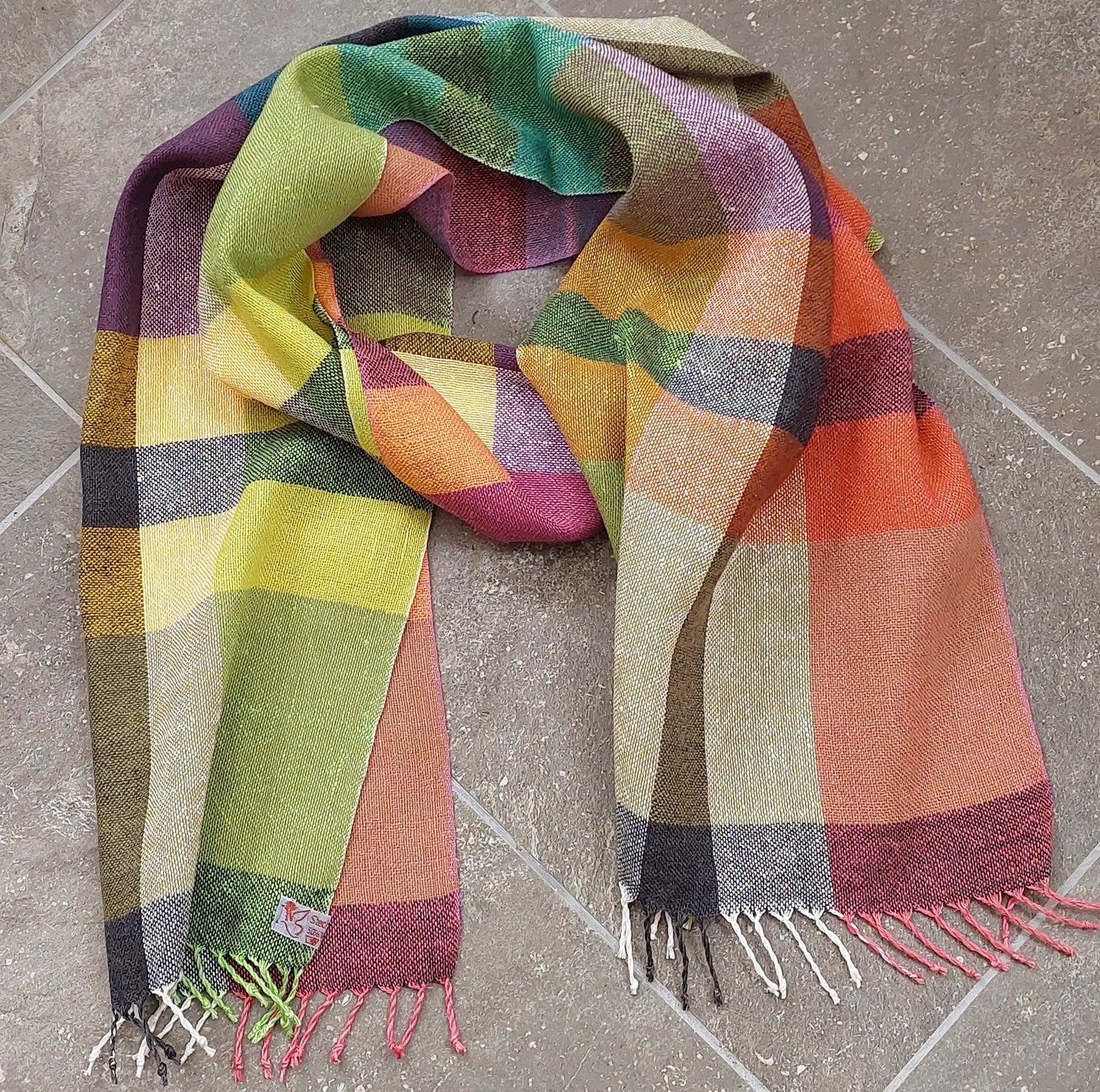 Leinenmerinoschal Grün-Weiß-Pink mit Schwarz, Orange, Blau, Lila und Gelb